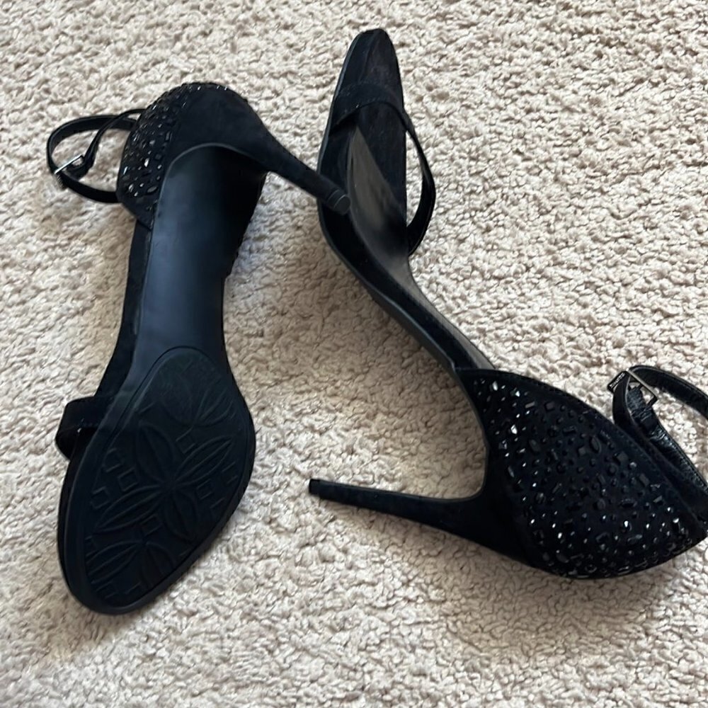 Nine West Heels Black with Sequent detail on the back Size 9 NWOT - Picture 3 of 3